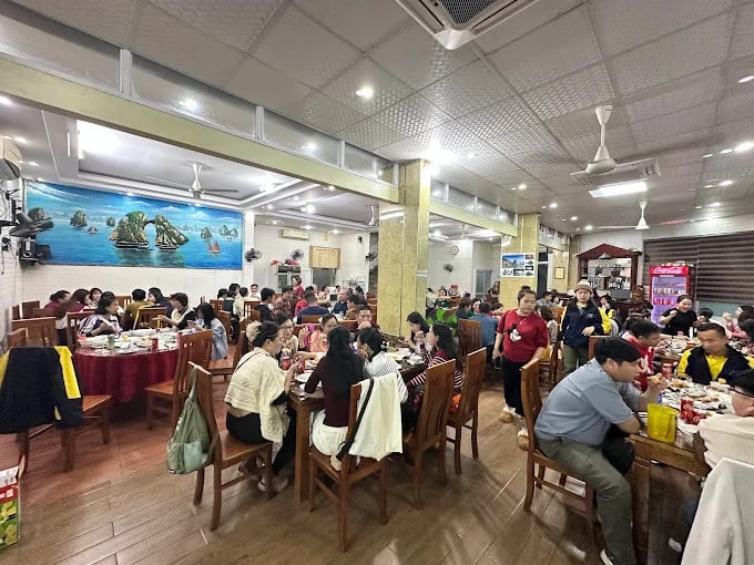 Halong Bay seafood Restaurants