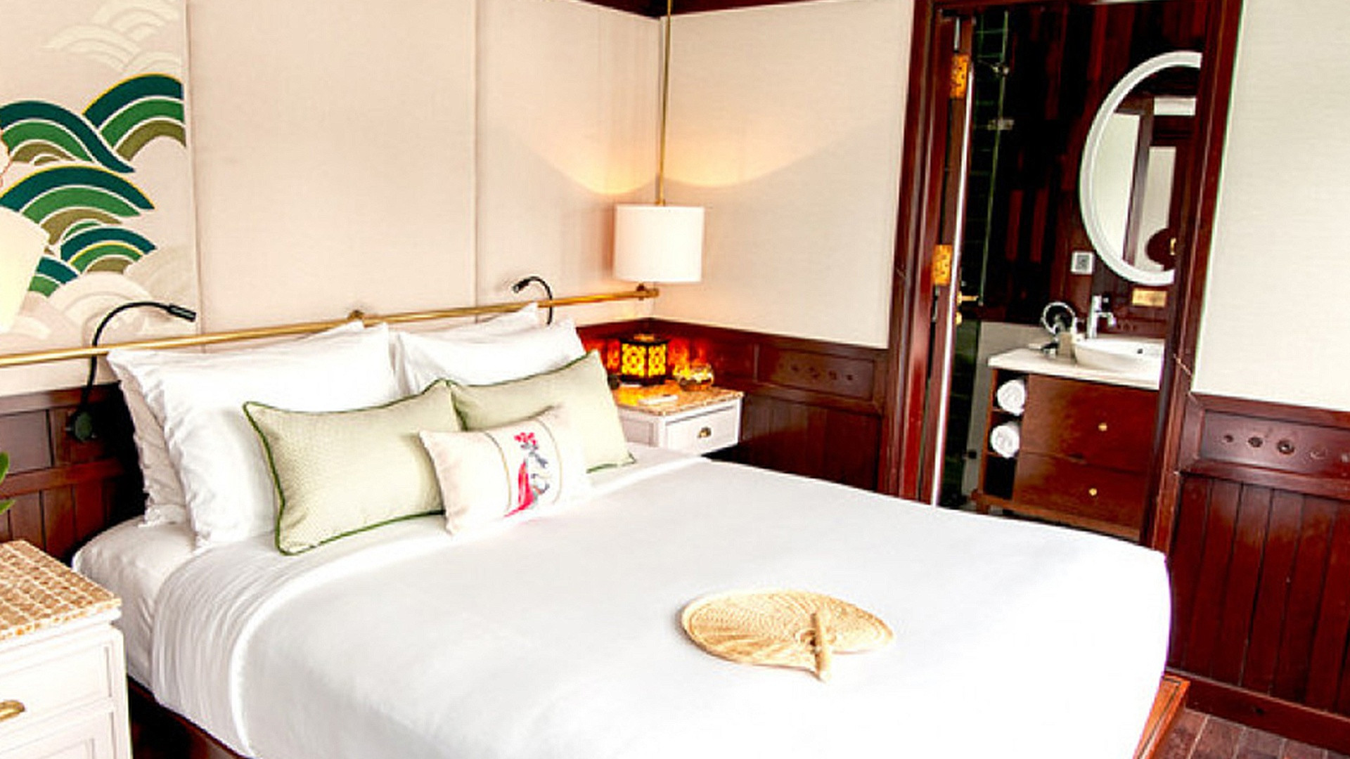 Au Co Cruise Halong Bay Grand Deluxe Cabin
