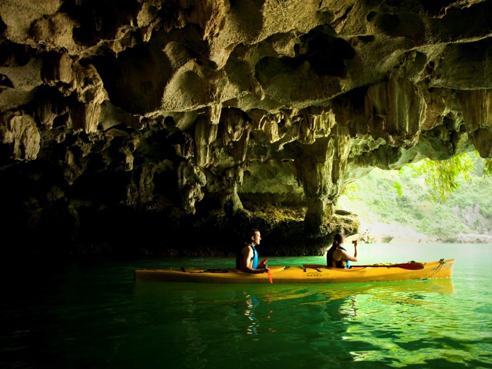 Ho dong tien cave
